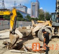 成人网操骚大肥bb高温下的坚守｜道路建设者用汗水铺就畅通路